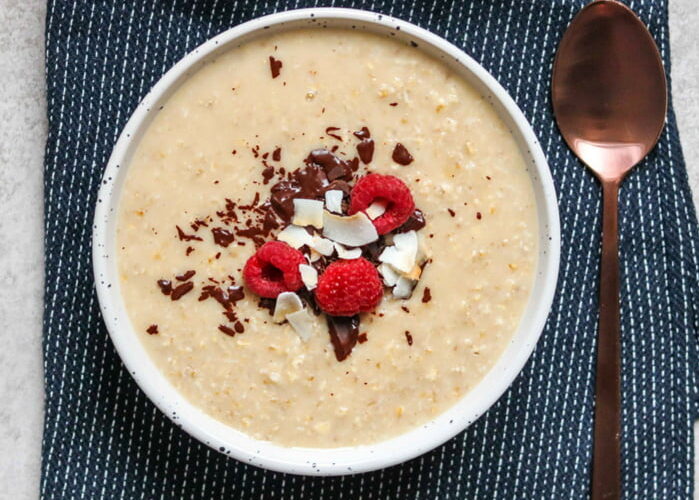 Bounty oats with dark chocolate is a delicious and nutritious breakfast that can provide a range of health benefits when prepared with the right ingredients.