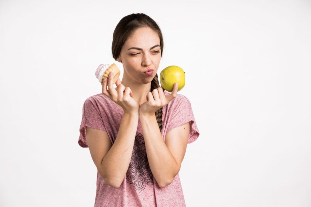 Ем более. Женщина выбирает между. Putting on Weight. Woman choosing Egg. Woman choosing Ball.