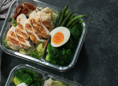 Image of a healthy meal preparation in a glass container ready to eat