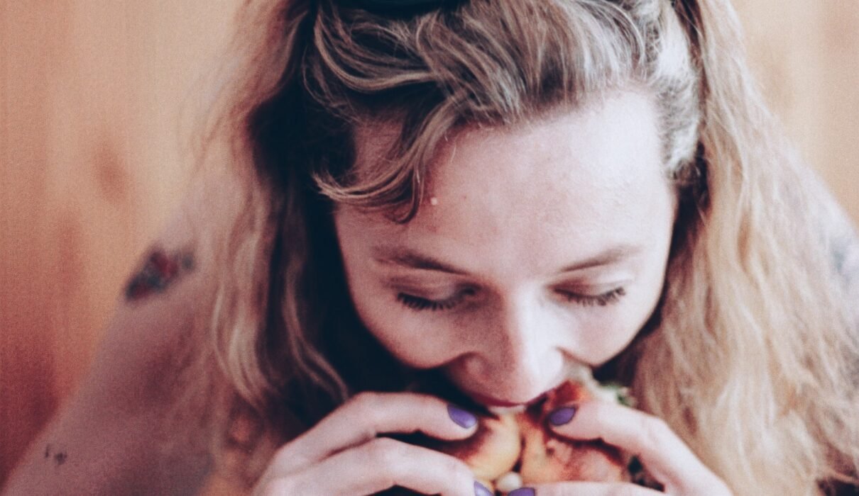 This is How Stress & Emotional Eating Ruins Your Diet