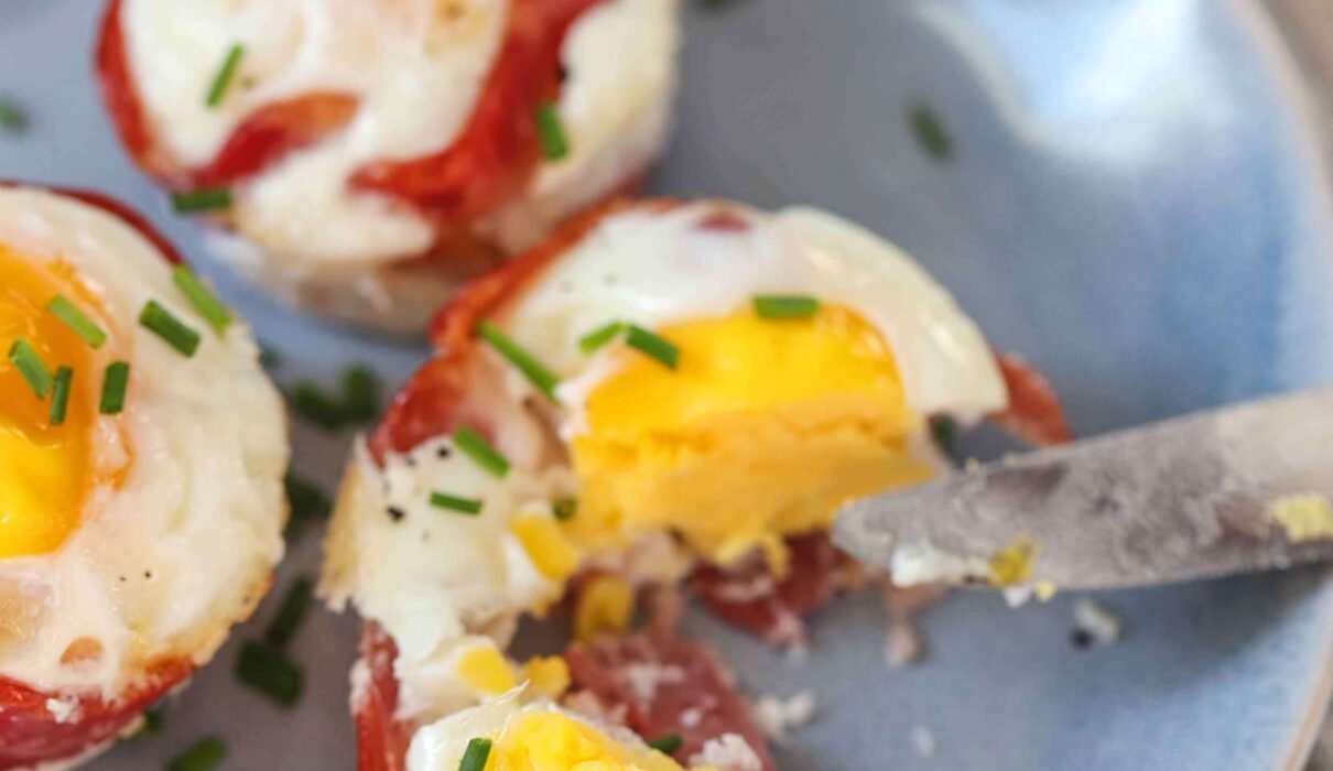 Egg bacon wrapped cups