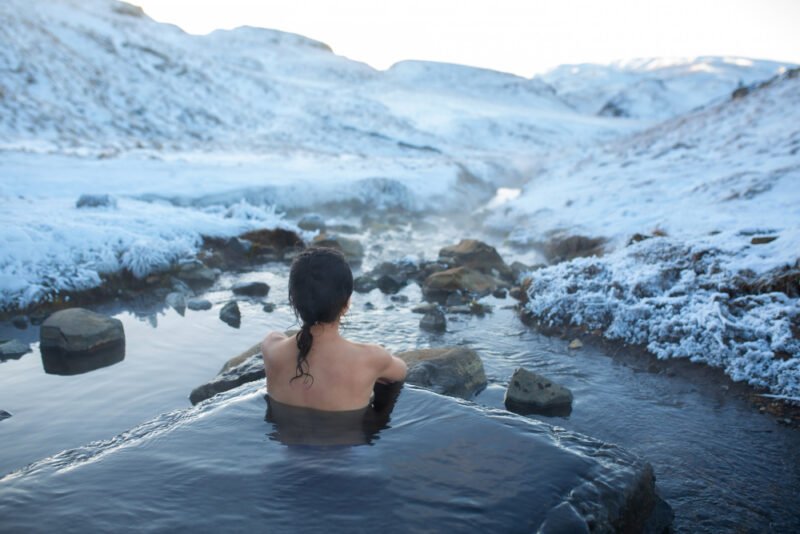 Cold bathing not burns body fat, but also positively impacts your health
